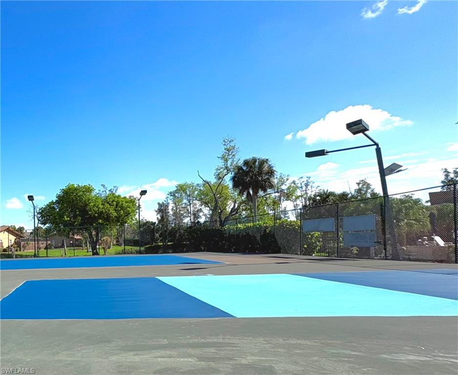 ROYAL WOODS - Residential