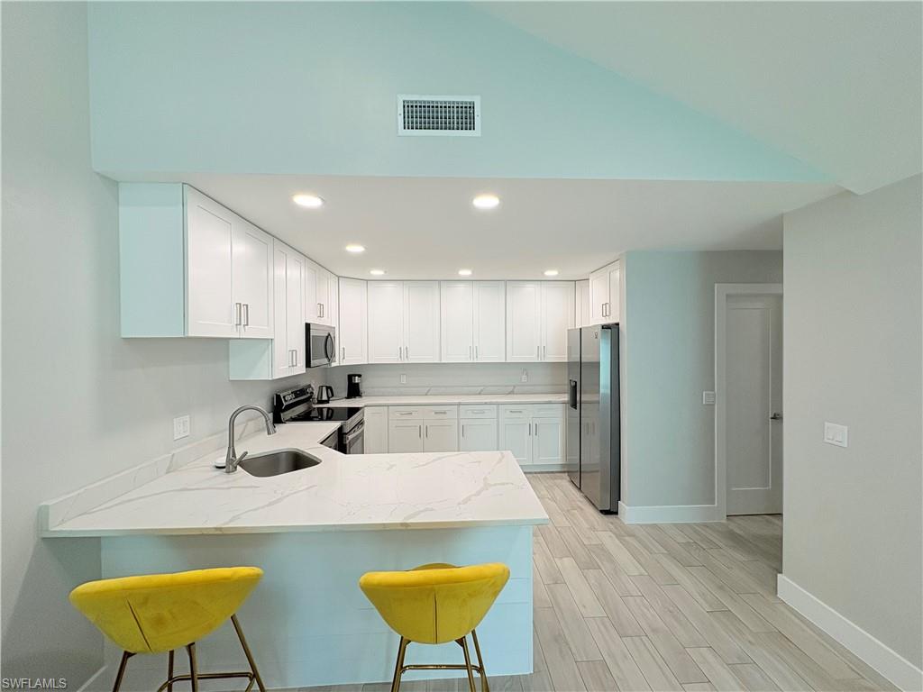 ROYAL WOODS - Residential