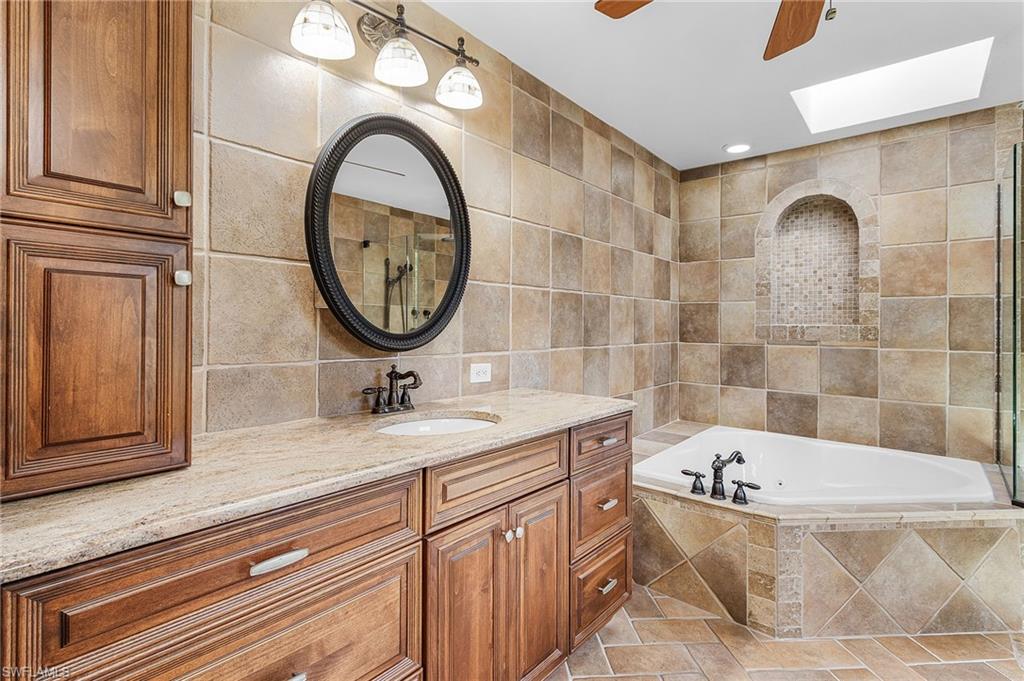 KINGS LAKE - Residential