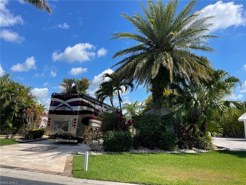 RIVERBEND MOTORCOACH RESORT - Land