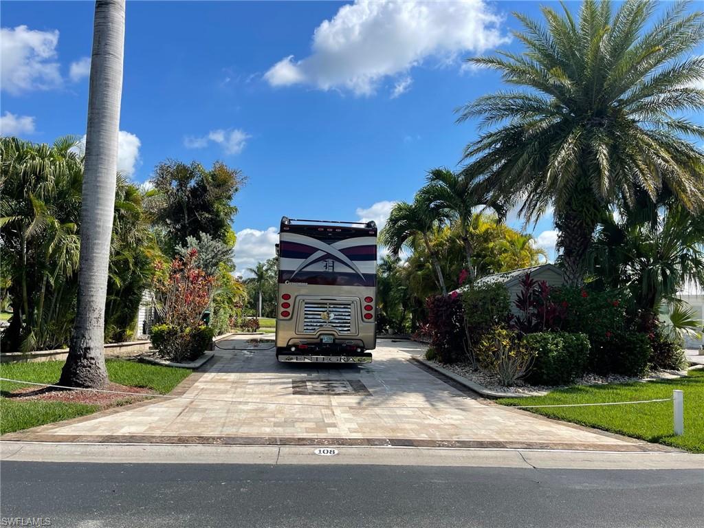 RIVERBEND MOTORCOACH RESORT - Land