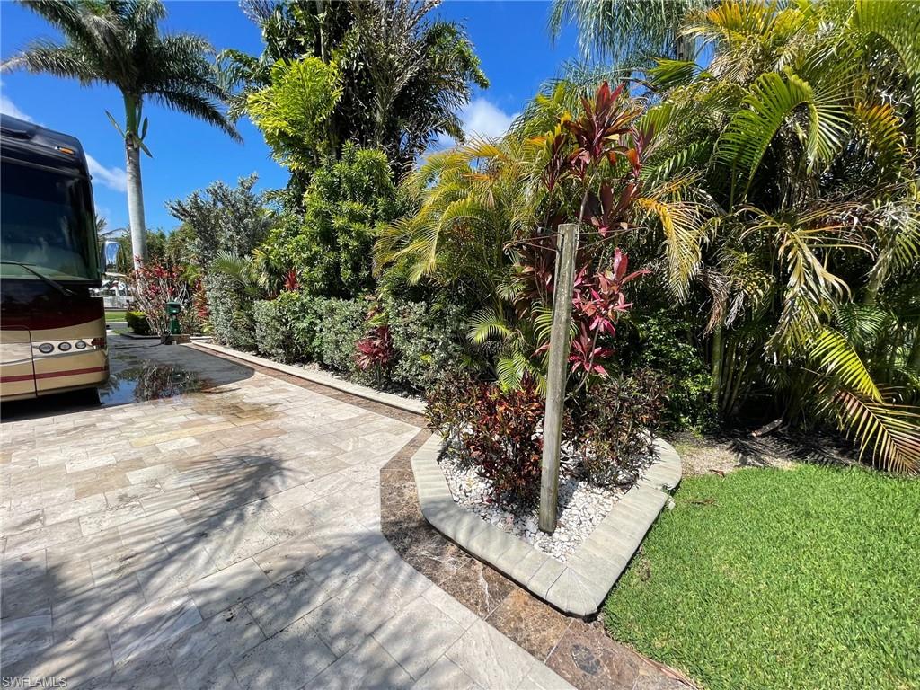 RIVERBEND MOTORCOACH RESORT - Land