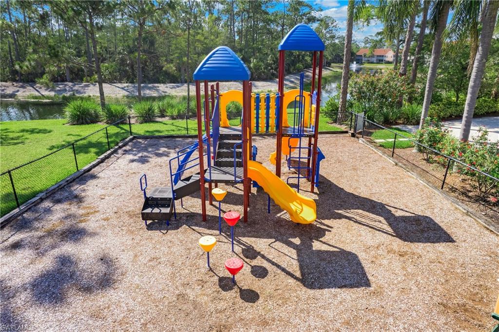 CARLTON LAKES - Residential