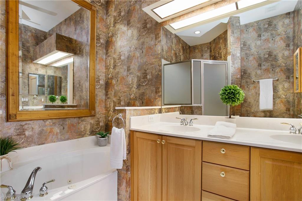 CARLTON LAKES - Residential