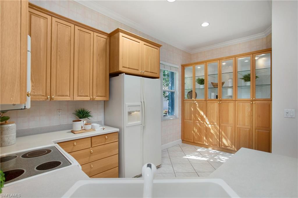 CARLTON LAKES - Residential