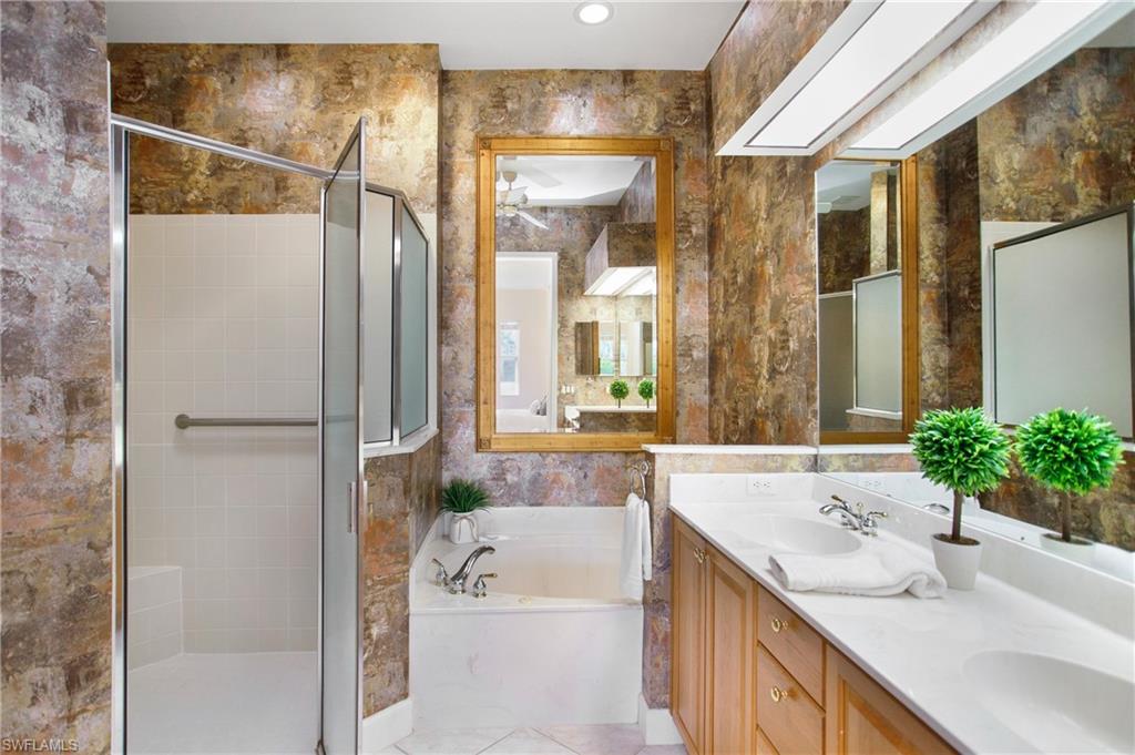 CARLTON LAKES - Residential