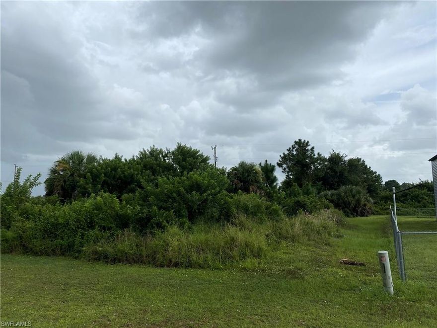 Looking for a home to build your dream home on?  Look no farther because this lot is near a lot of newer homes being built.  You have close access to get to Rt 82 & Fort Myers area.