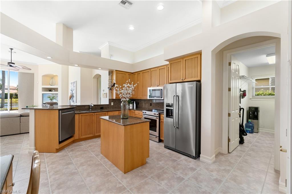 WILSHIRE LAKES - Residential