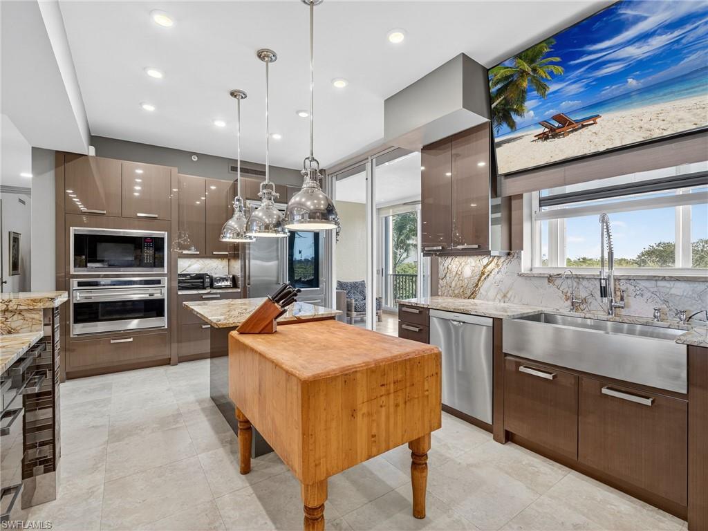 HIDEAWAY BEACH - Residential