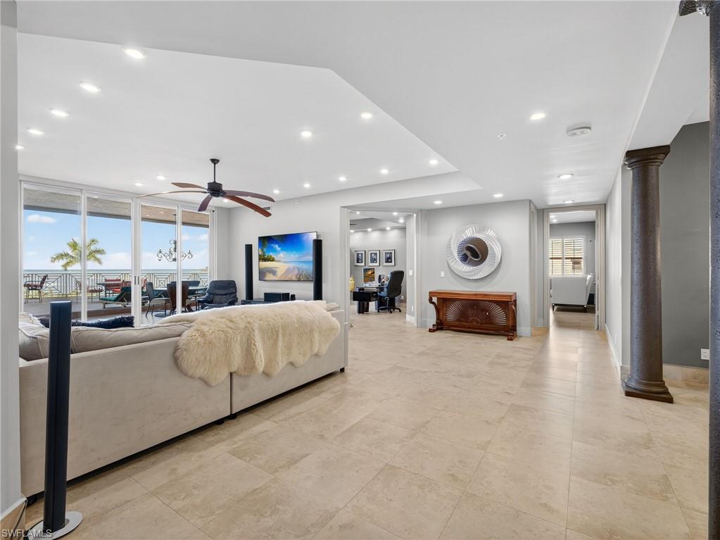 HIDEAWAY BEACH - Residential