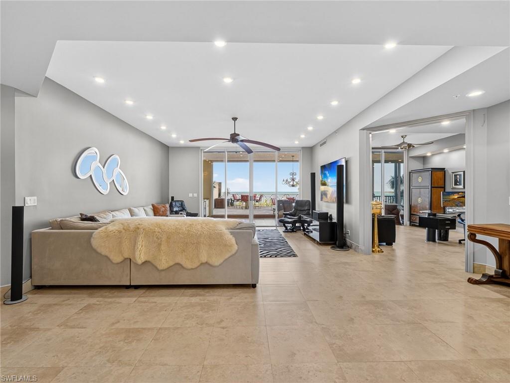 HIDEAWAY BEACH - Residential