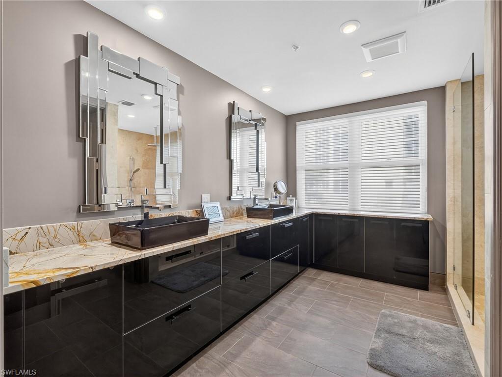 HIDEAWAY BEACH - Residential