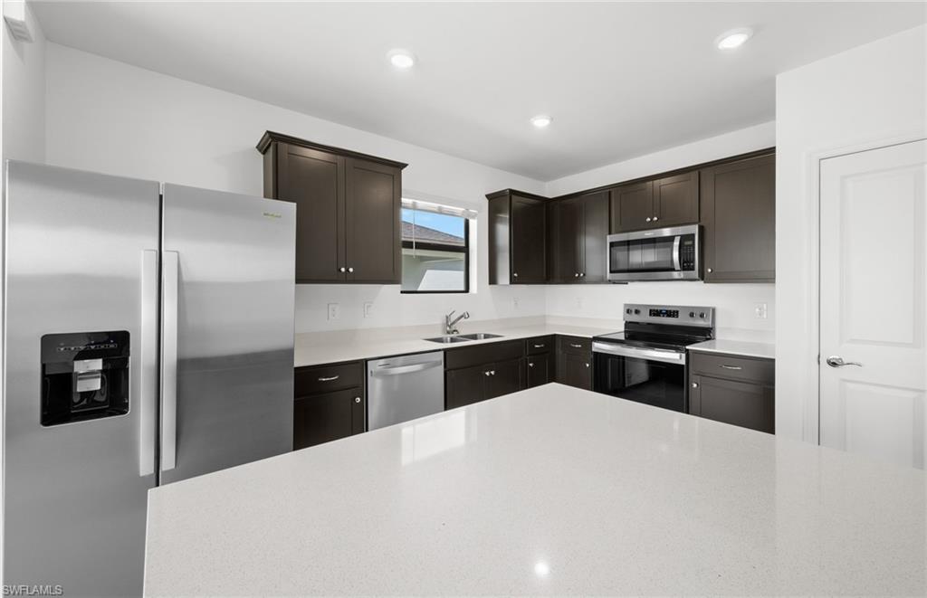 WHISPERING LAKES - Residential