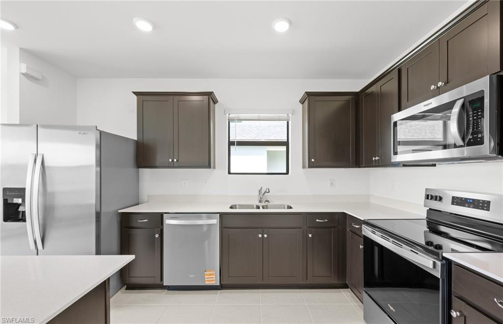 WHISPERING LAKES - Residential