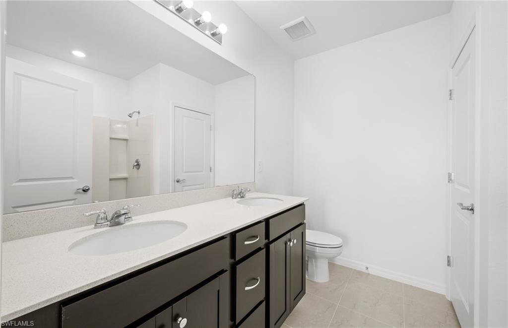 WHISPERING LAKES - Residential