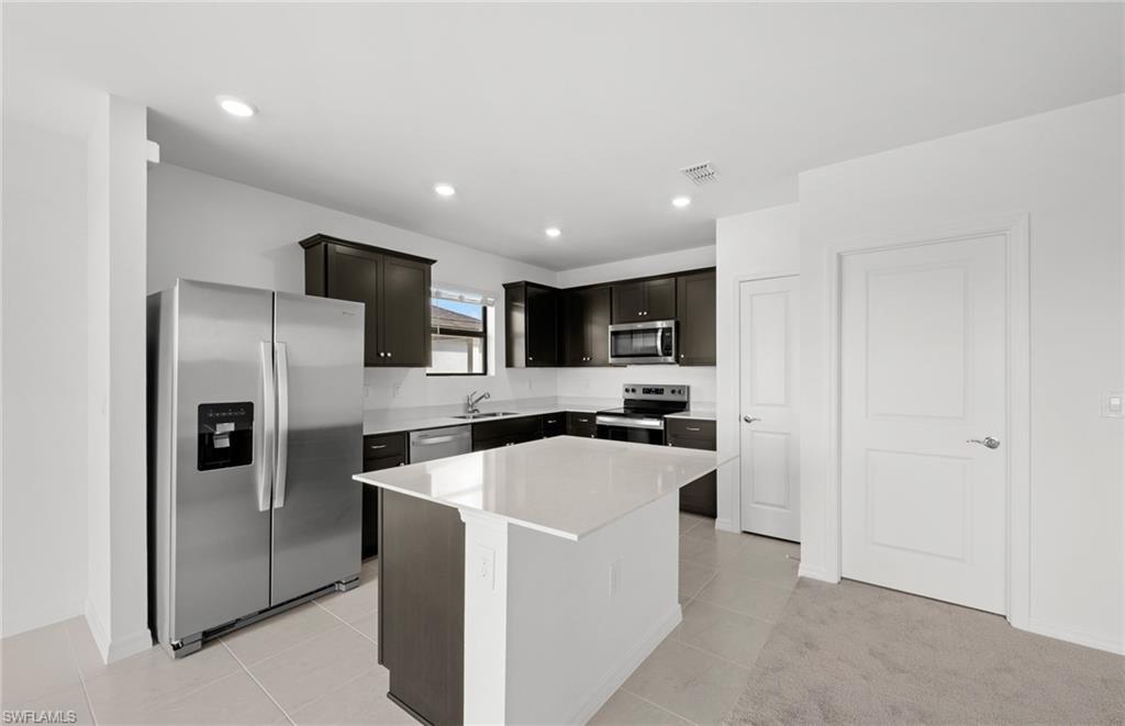 WHISPERING LAKES - Residential