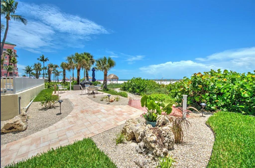 PINK SHELL VACATION VILLAS - Residential
