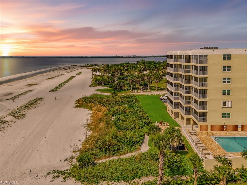 PINK SHELL VACATION VILLAS - Residential