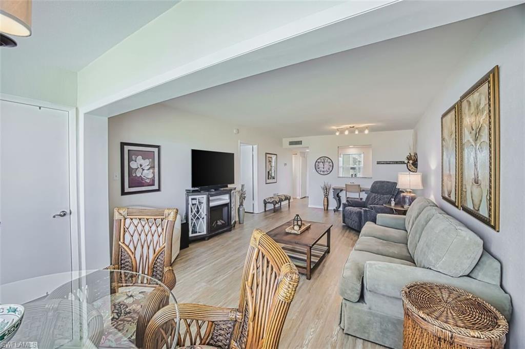 SEVEN LAKES - Residential