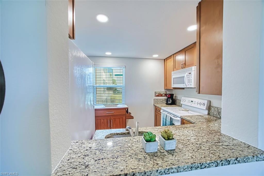 SEVEN LAKES - Residential