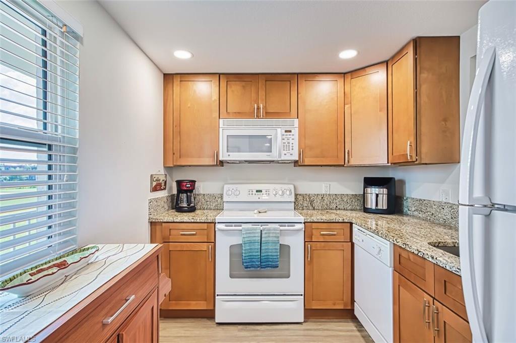 SEVEN LAKES - Residential