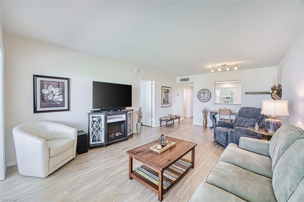 SEVEN LAKES - Residential