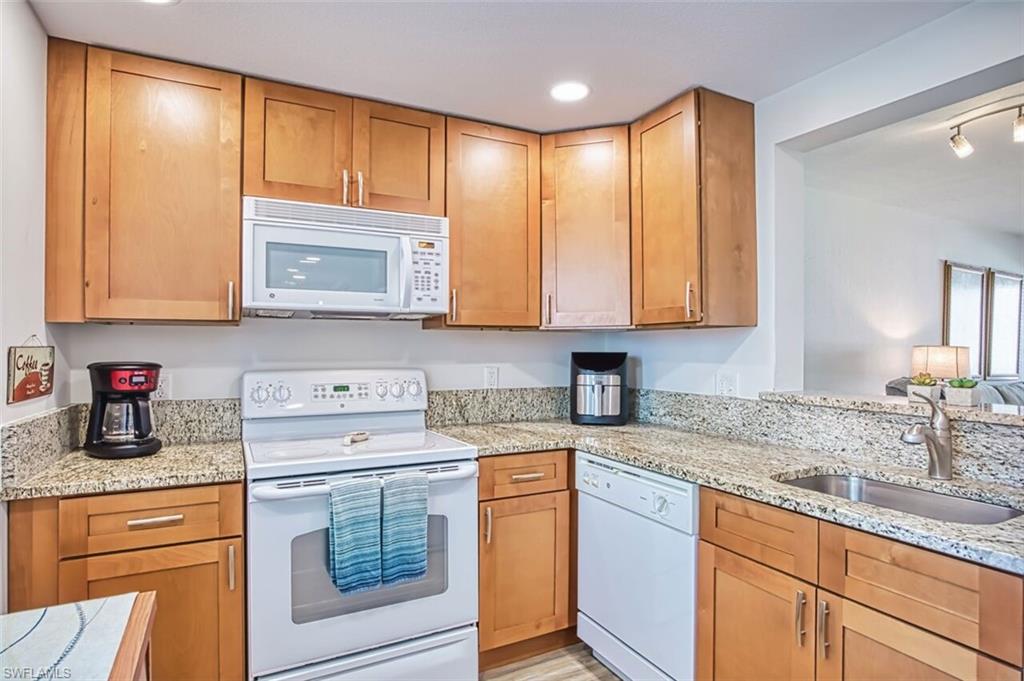 SEVEN LAKES - Residential