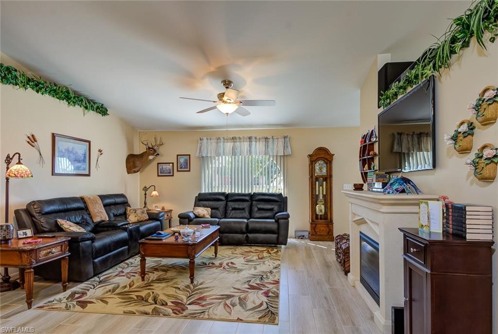 SAN CARLOS PARK - Residential