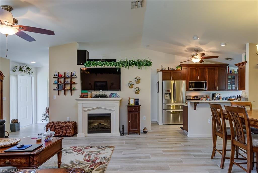 SAN CARLOS PARK - Residential