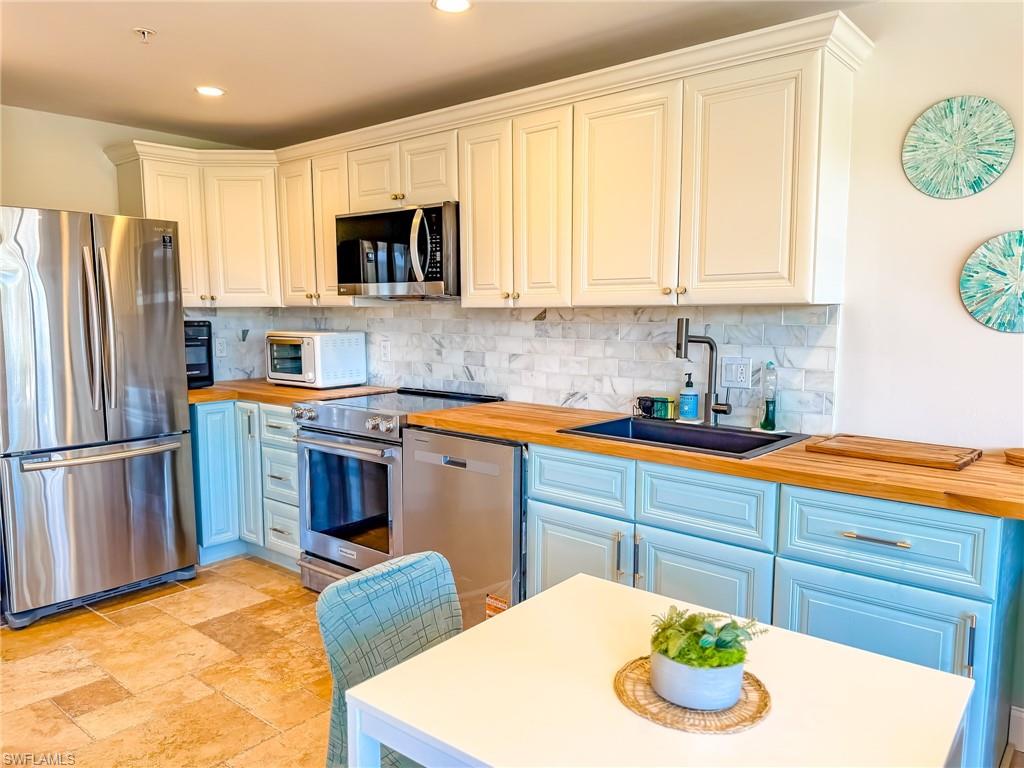 SAFETY HARBOR CLUB - Residential