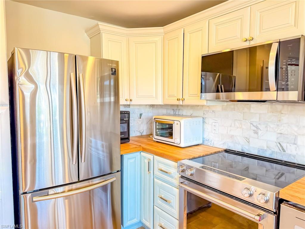 SAFETY HARBOR CLUB - Residential