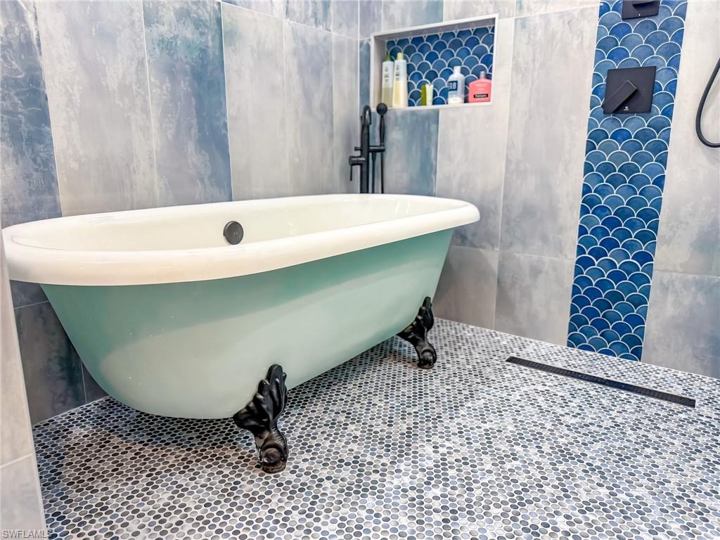 SAFETY HARBOR CLUB - Residential