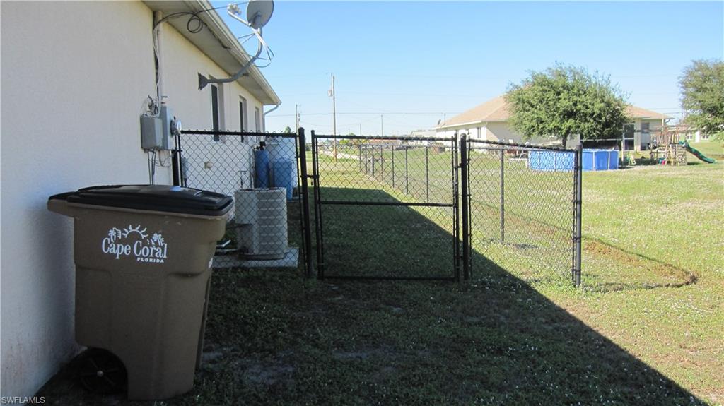 CAPE CORAL - Residential