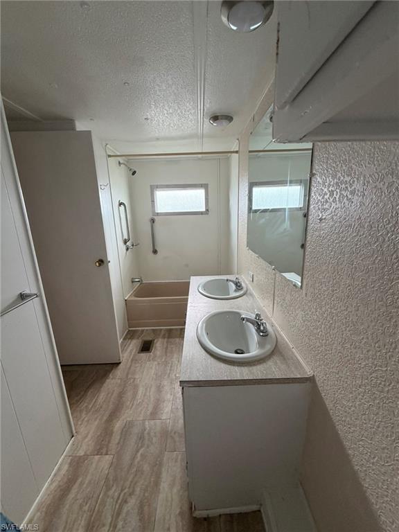 MOBILE MANOR - Residential