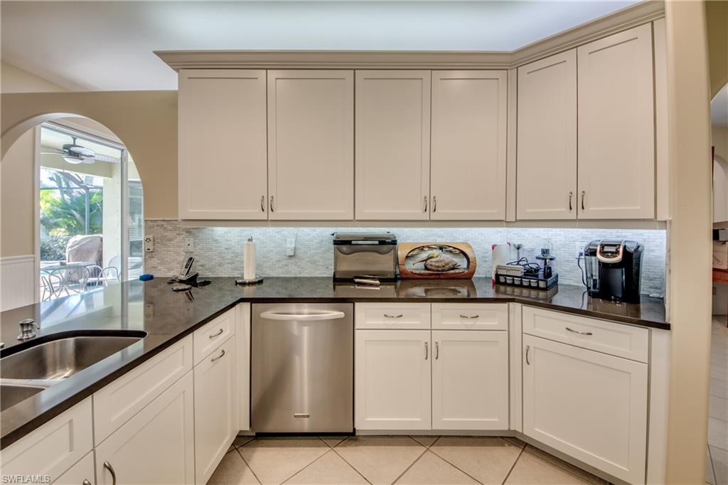 COLONIAL SHORES - Residential