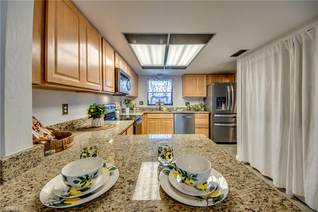 YACHTSMANS COVE - Residential