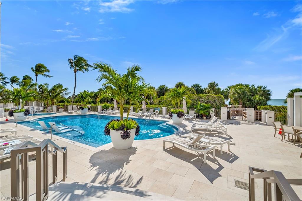 CARLYSLE AT BAY COLONY - Residential