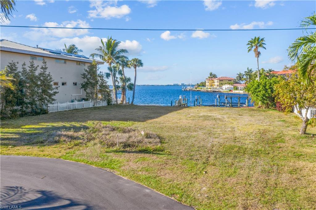 CAPE CORAL - Land