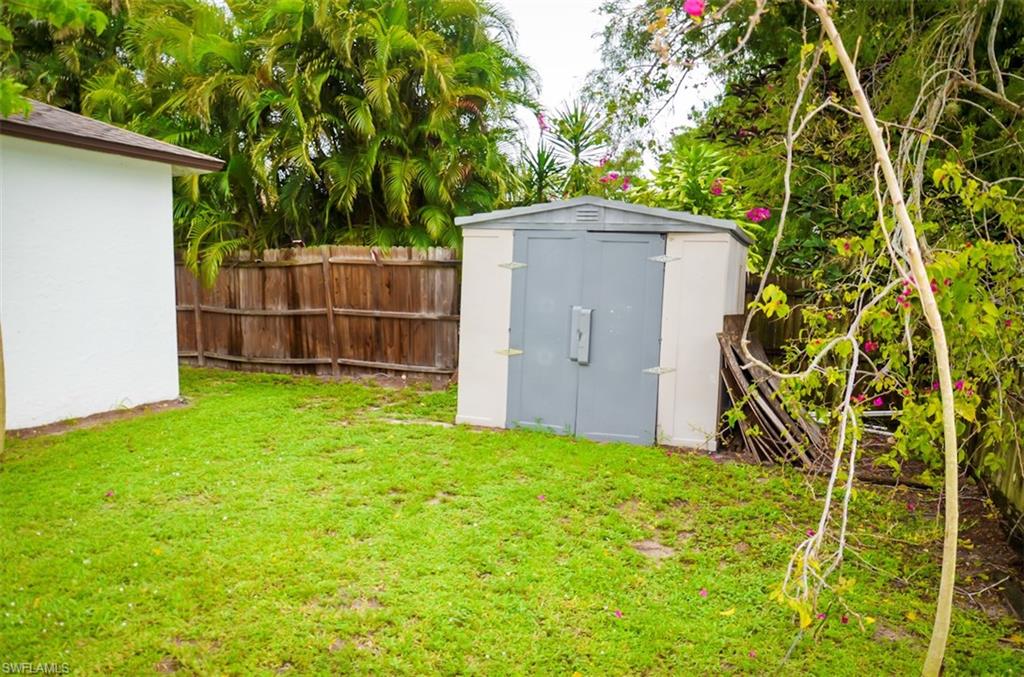 NAPLES MANOR LAKES - Residential