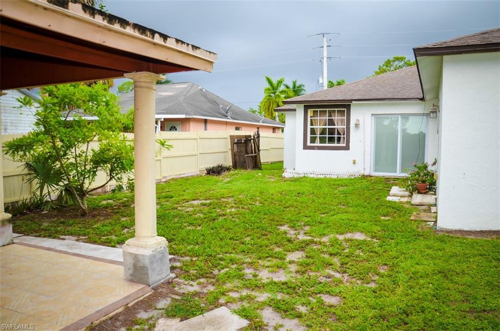 NAPLES MANOR LAKES - Residential