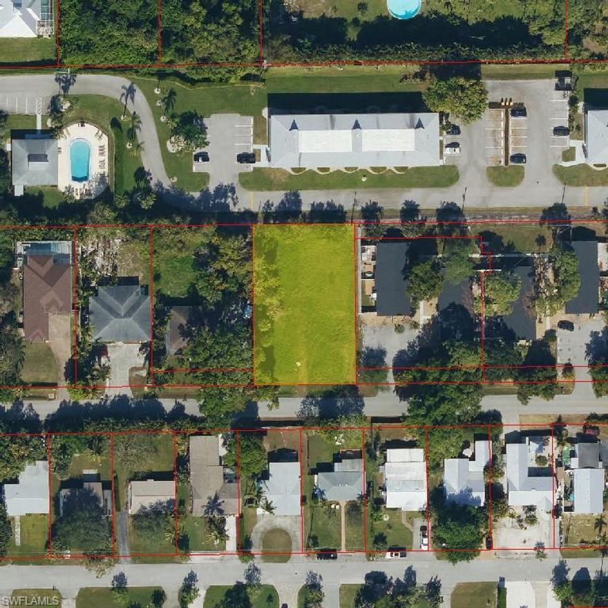 RARE GREAT LOCATION IN THE CENTER OF NAPLES, THIS IS ONE OF THE LAST VACANT LOTS ON THIS RD IT IS IN BEAUTIFUL AREA LESS THAN A 1/2 MILE TO THE BEACH OFF OF HARBOUR WON'T LAST LONG