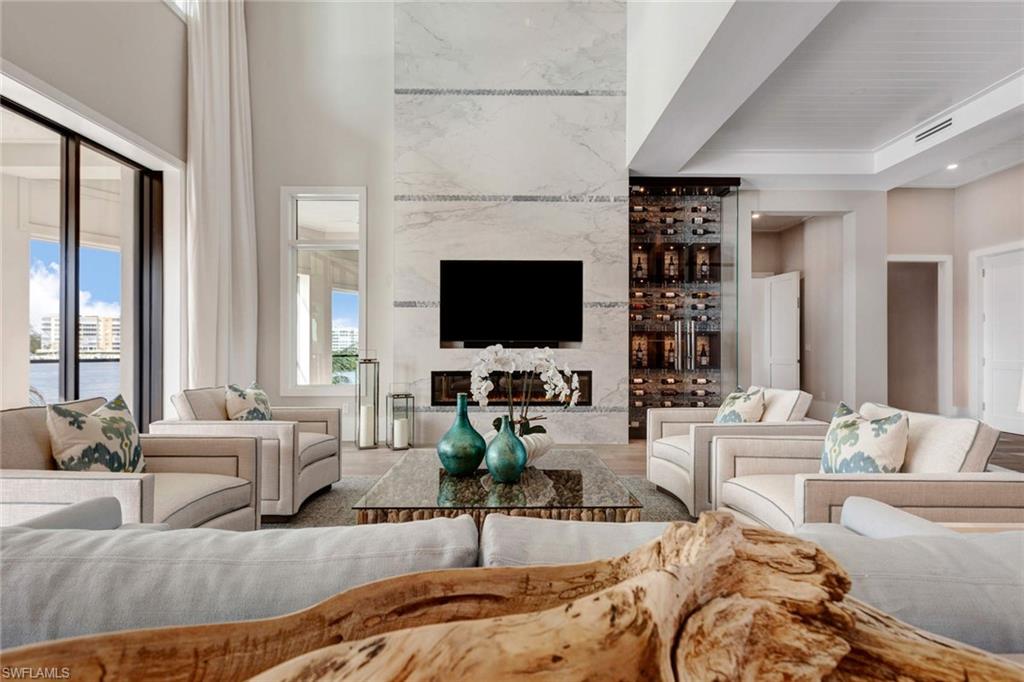 LITTLE HICKORY SHORES - Residential