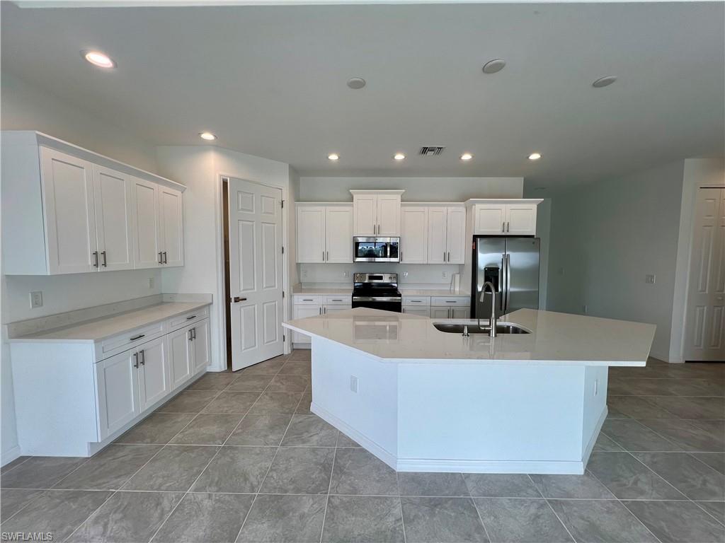 MIRROR LAKES - Residential