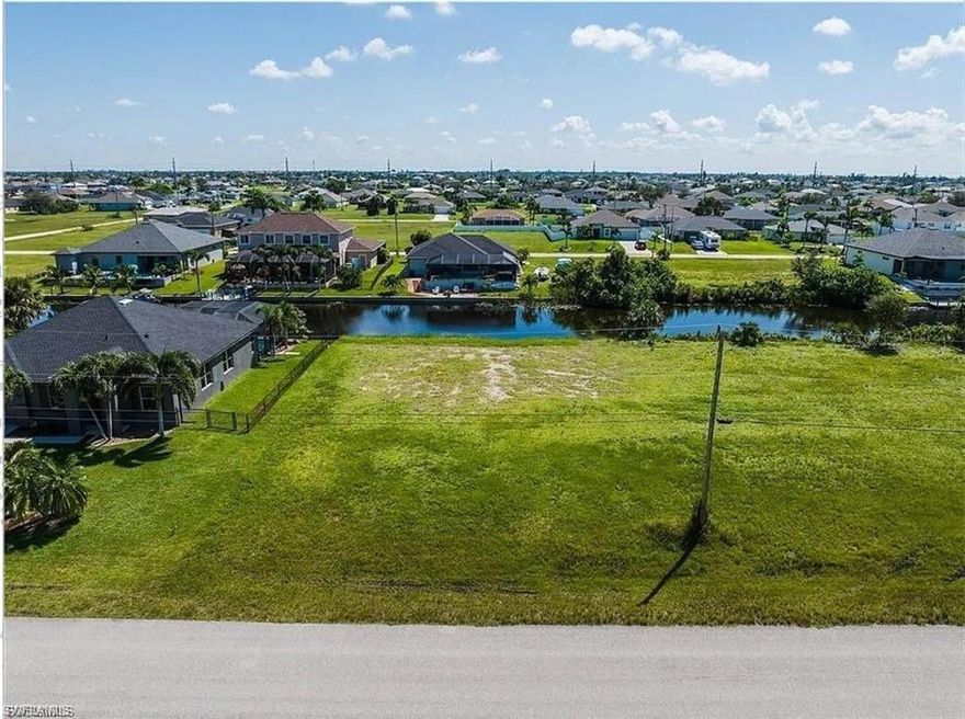 Prime Water Canal Lot with Seawall for Sale in NW of Cape Coral, FL !