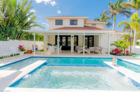 10082 VANDERBILT DR NAPLES FL 34108