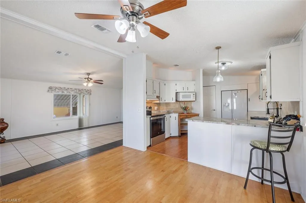 Naples, Florida 34104, United States, 2 Bedrooms Bedrooms, ,2 BathroomsBathrooms,Residential,Active,27370