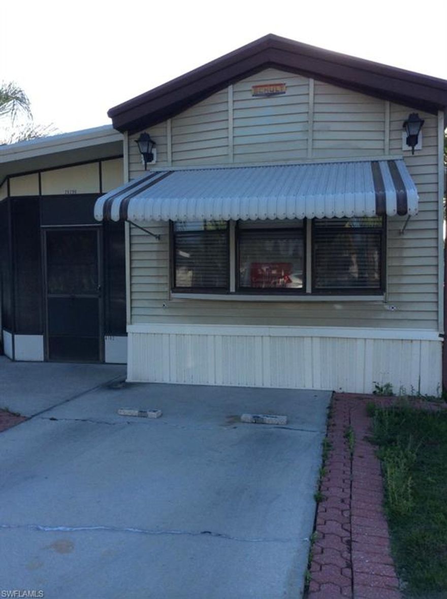 PET FRIENDLY 1987 1 BR / 1 Bath home in the popular Riverwoods Plantation.  The ideal winter home is on Carriage Court which backs up to the preserve area and only short walk to the recreation facilities.  Very few pet row homes available so this one will not last long.