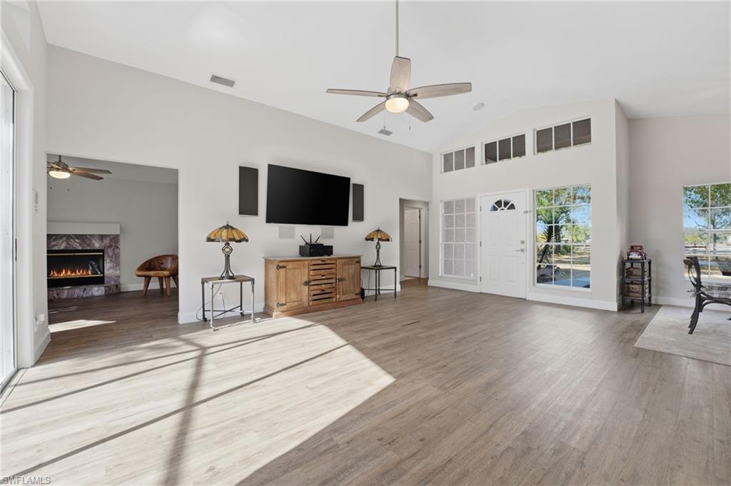 LAKE SUZY - Residential