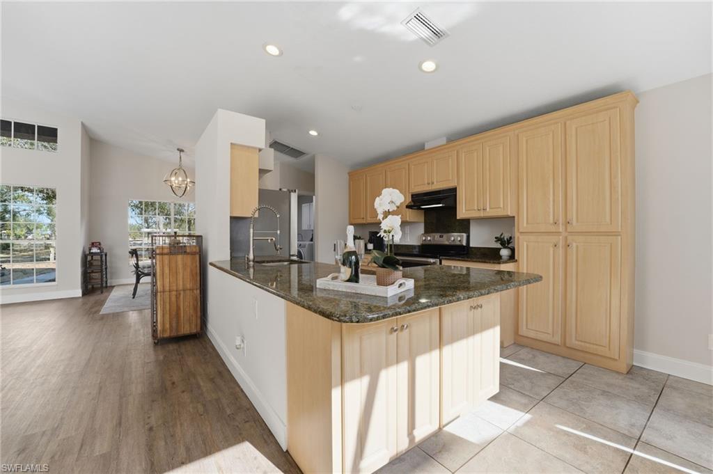 LAKE SUZY - Residential