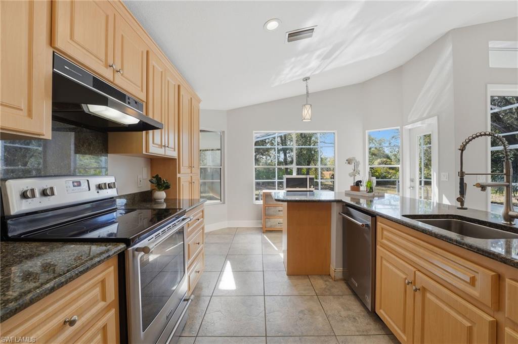 LAKE SUZY - Residential